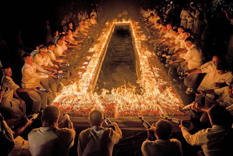 72000-burning-candles-guinness-world_record-sm